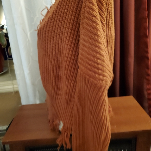 Trendy New OS fits most wom. sweater rough hem - Picture 6 of 7